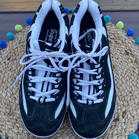 🍍SKECHERS SHAPE UPS🍍SIZE 8.5🍍 - Picture 2 of 5